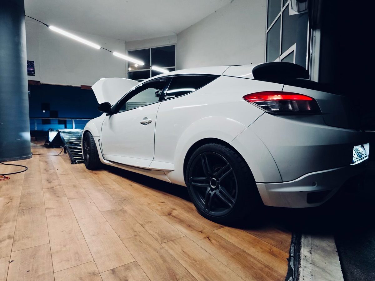 Renault Megane RS Stage 1 – 285HP — 2