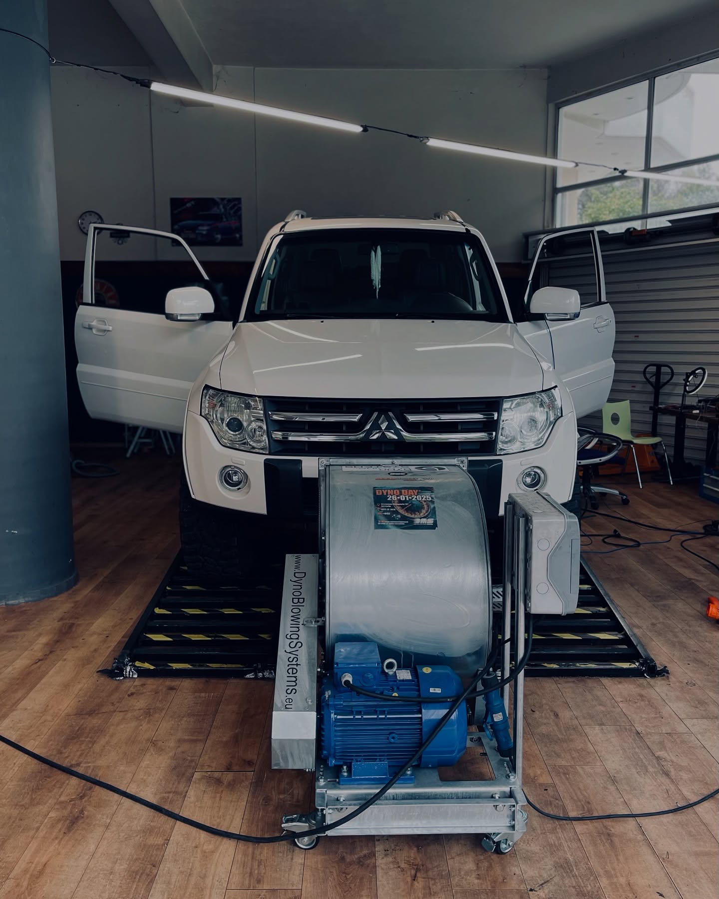 Mitsubishi Pajero 3.8L V6 216hp